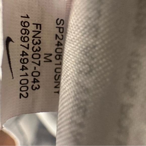 Nike Men's NSW Club Flow Shorts pure platinum/white size medium 5.5” inseam - Picture 11 of 12